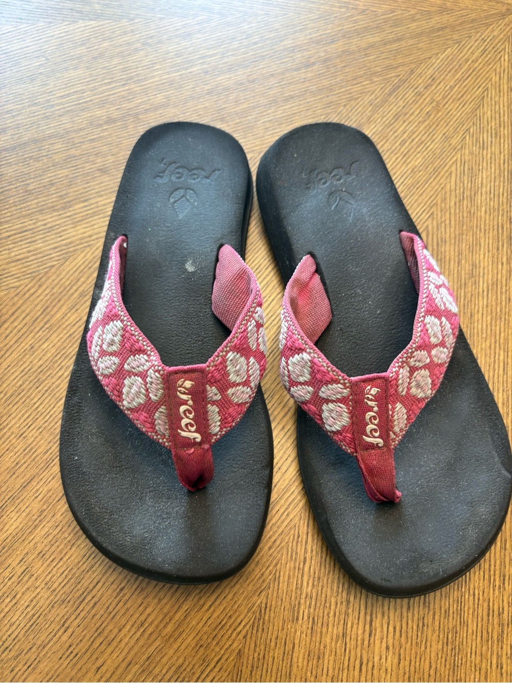 Reef Women’s Pink Patterned Flip Flop Sandals